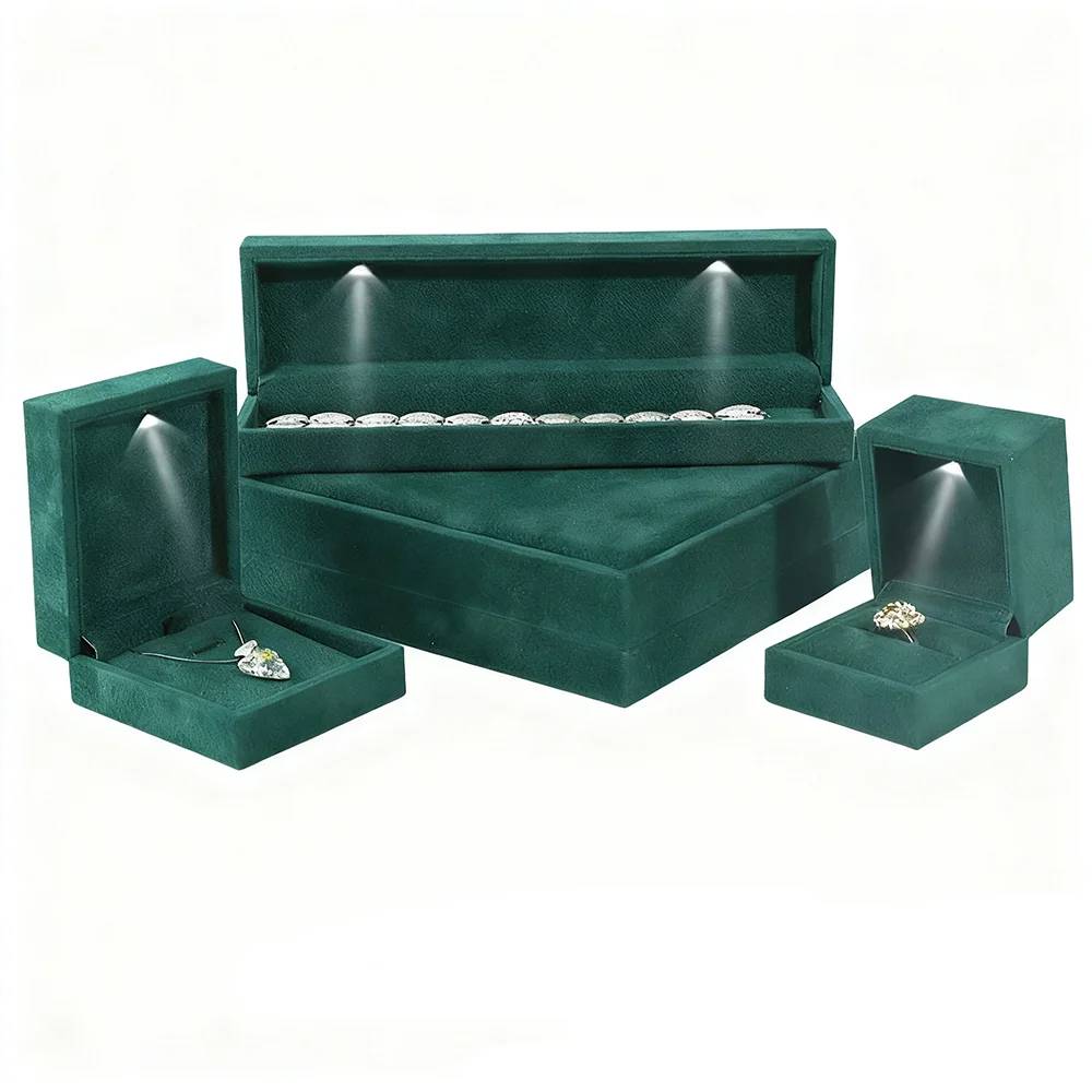 JBS1123 绿色天鹅绒 LED 灯首饰盒