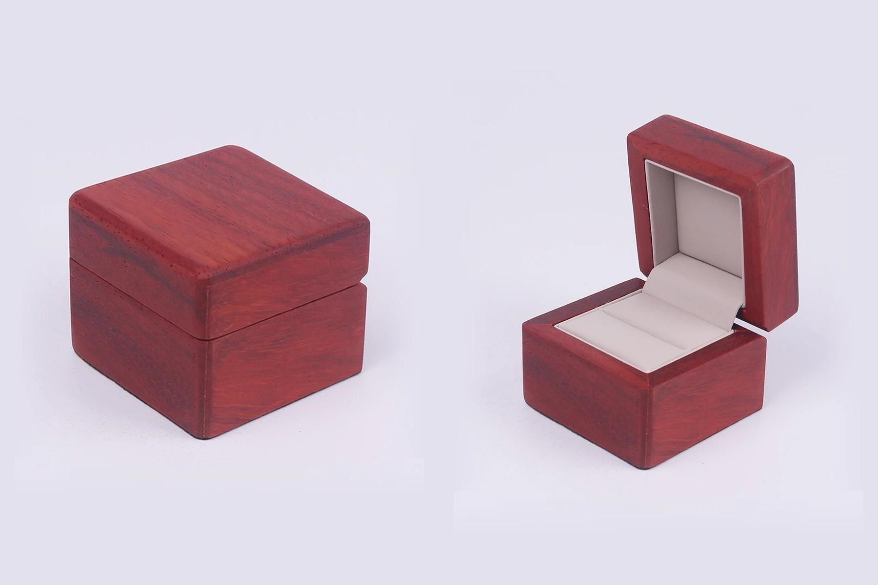 Jewelry Box Manufacturers: USA vs Italy vs China (2026 Sourcing Comparison)
